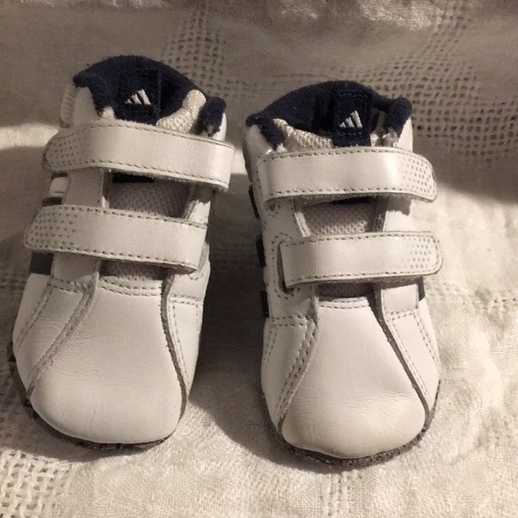 EUC Baby adidas size 2 so cute!!!! - Picture 2 of 5